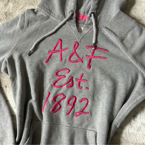 ♡ Y2K 2000s Abercrombie & Fitch Gray and Pink Hoodie ♡ - Picture 3 of 4